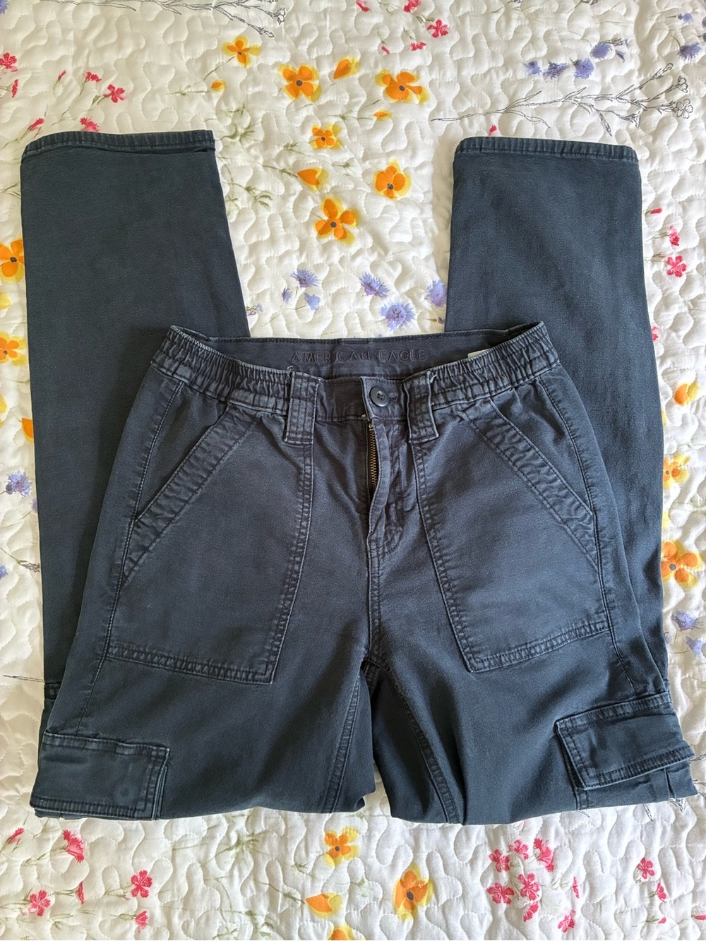 American Eagle Outfitters Women's Straight-Leg Cargo Jeans in Charcoal